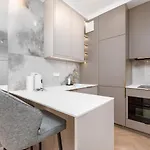 Aleja Solidarnosci 60b Apartment Warsaw