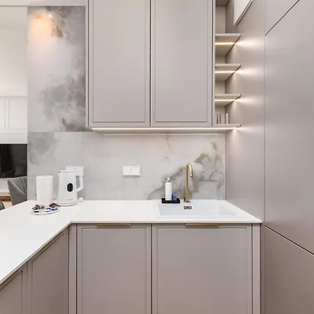 Aleja Solidarnosci 60b Apartmán