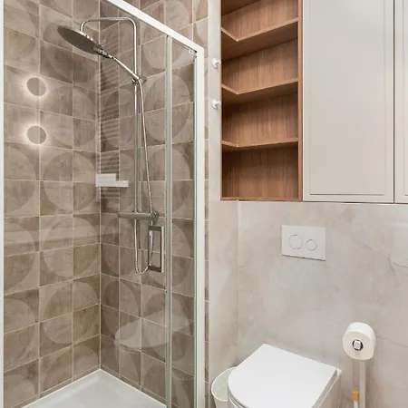 Aleja Solidarnosci 60b شقة