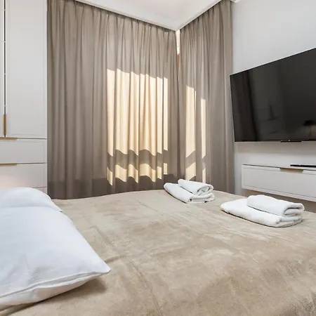 Aleja Solidarnosci 60b * وارسو